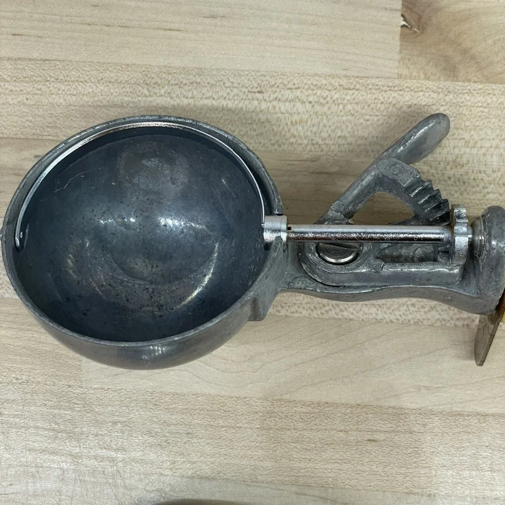 Vtg Ice Cream Scoop Vintage Progressus Italy‎ Yellow Handle Parlor Serving Heavy